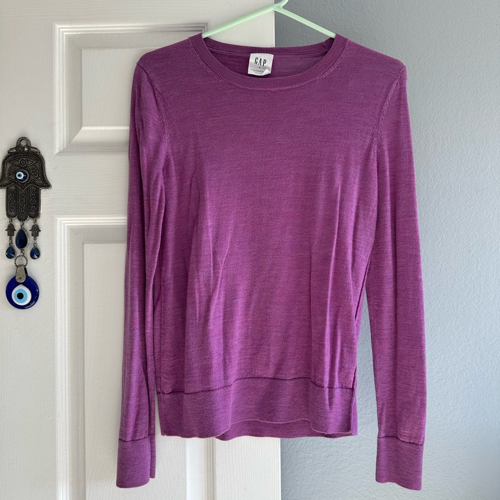 Gap women’s merino wool sweater. Size small. Fuschia color.